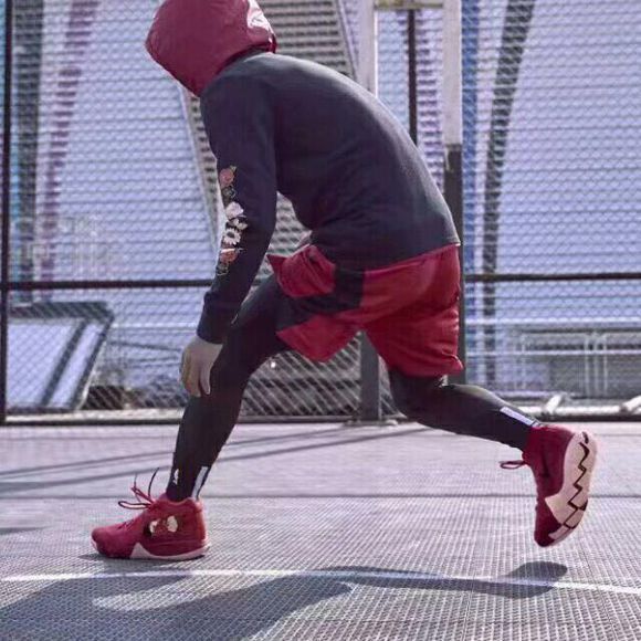 欧文4 配什么篮球服好